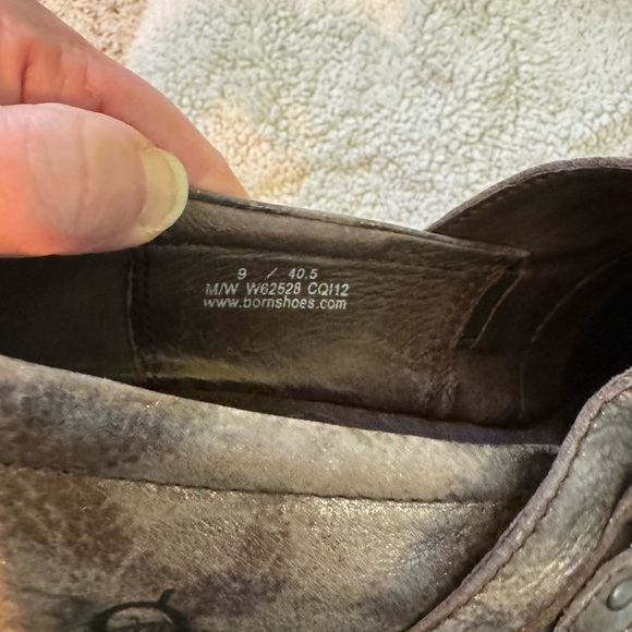 Born , size 9 , heeled loafer . - Picture 7 of 7